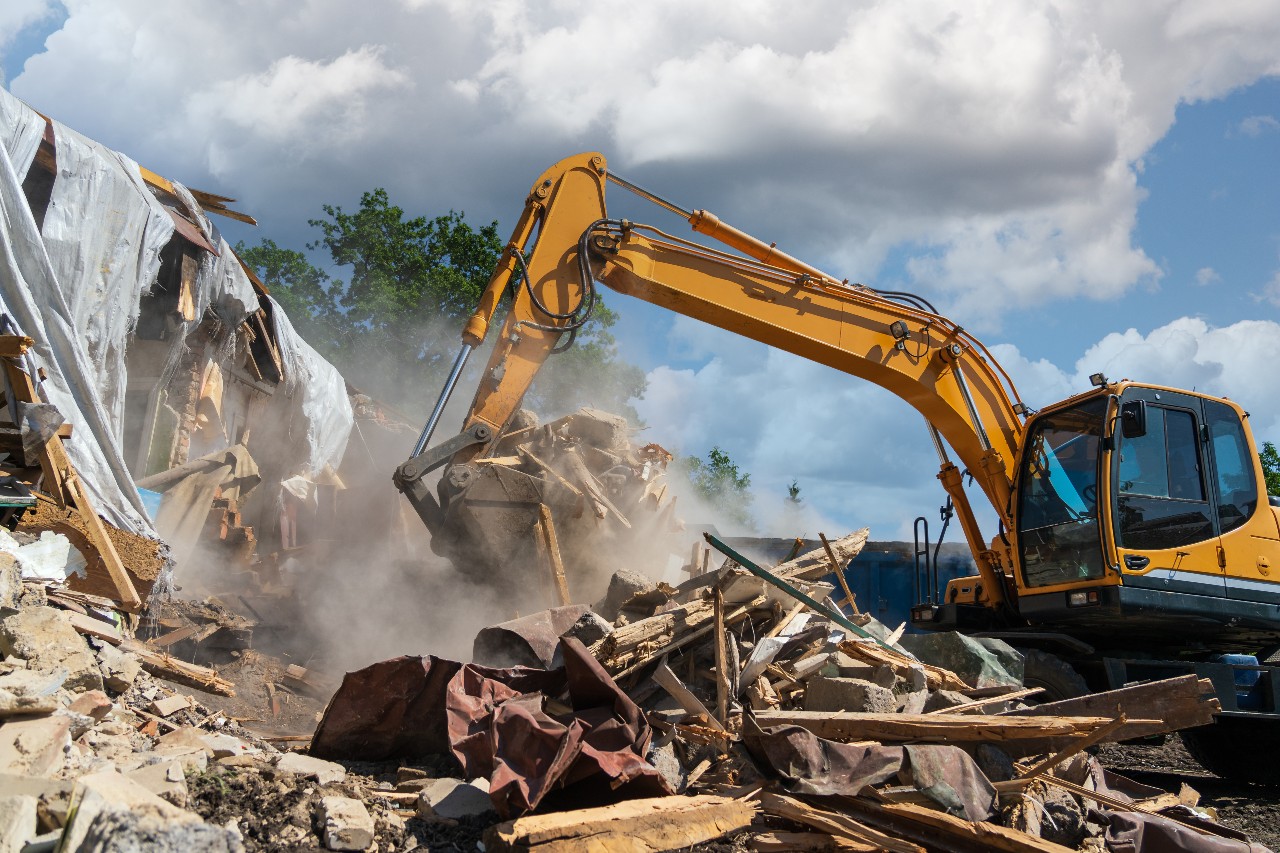 Construction And Demolition Waste Demolition Of Old Building Dismantling Excavator WOIMA Corporation 